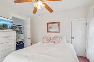 Walnut St-S2002-022.jpg