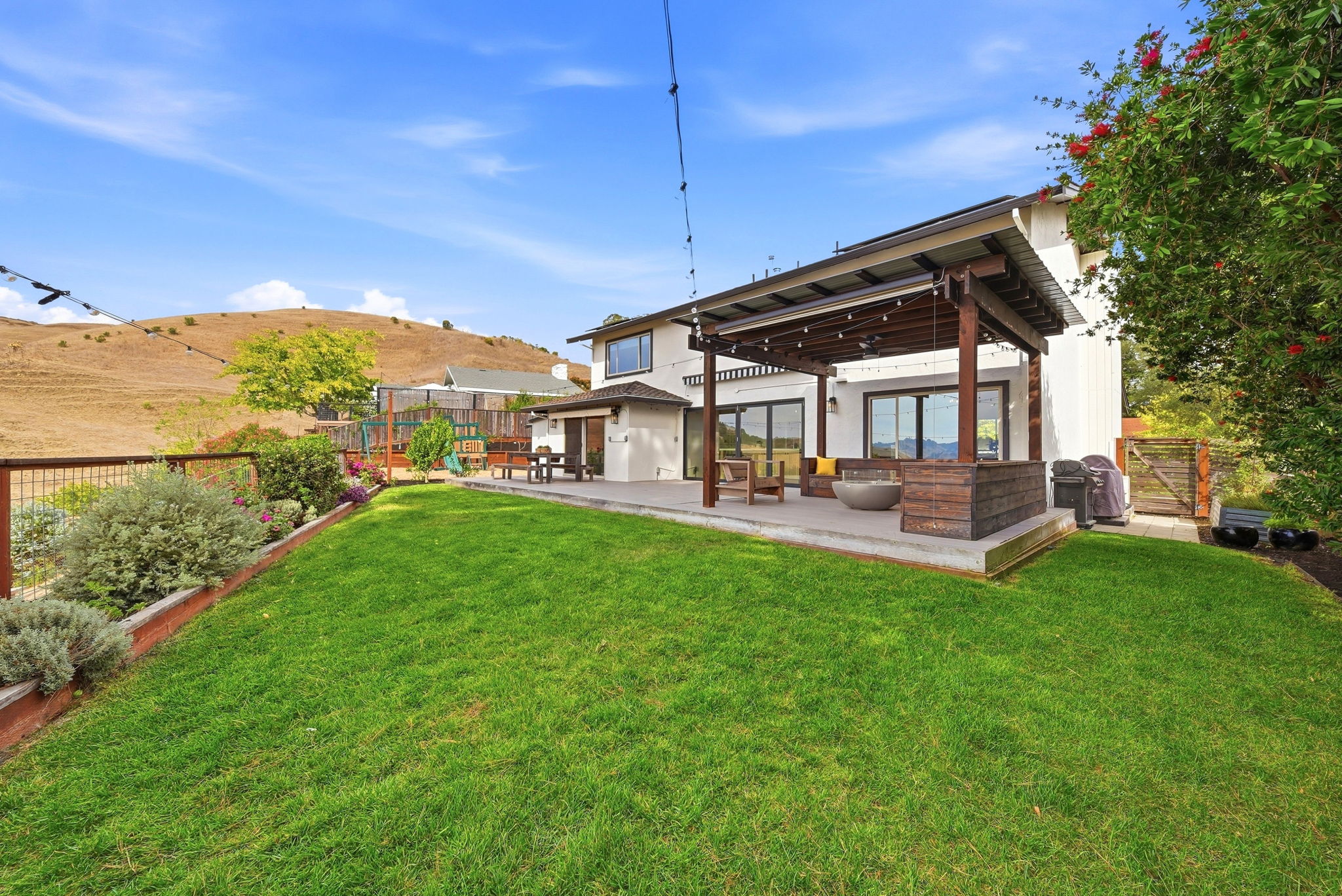055_F8_145 Warfield Dr