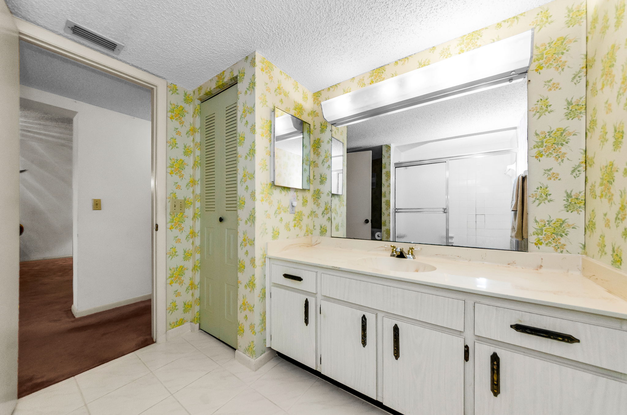 Bathroom 1b