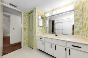 Bathroom 1b