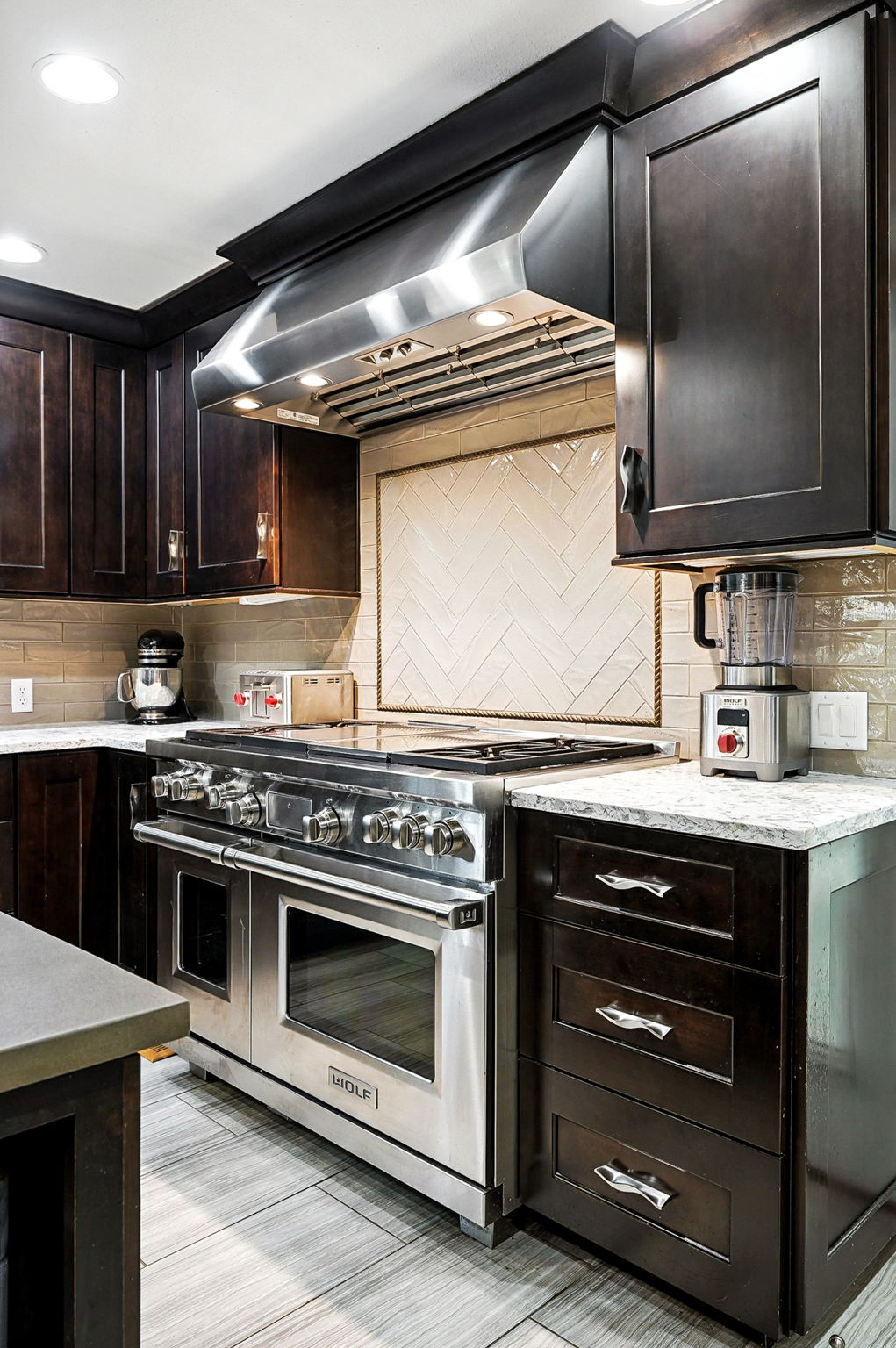 Dual fuel range - Gas cooktop with double electric ovens