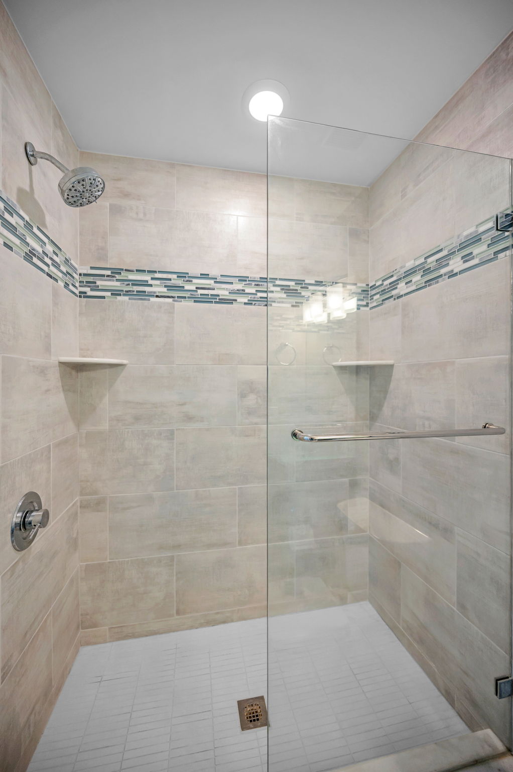 Upper Level Primary Bathroom12