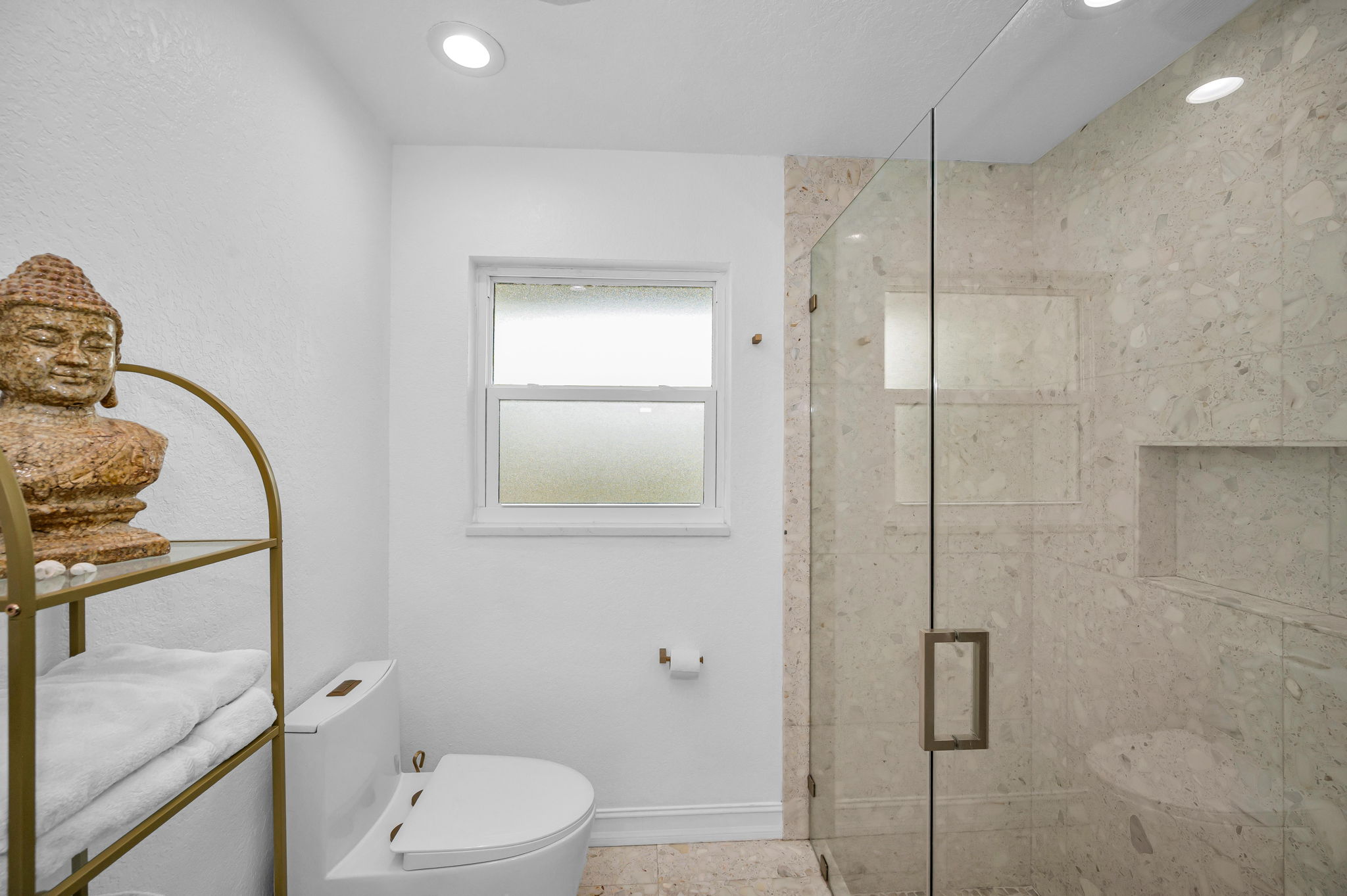 Primary Bathroom1b
