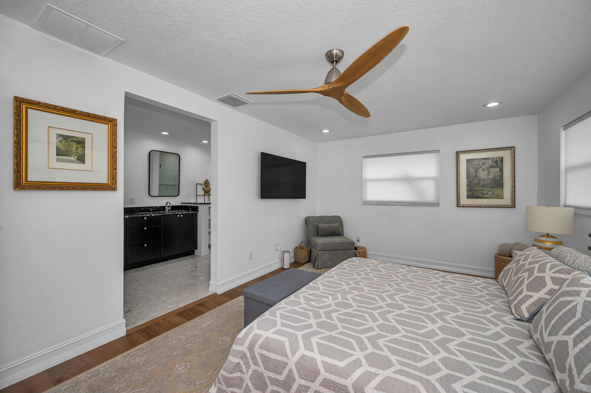 Primary Bedroom1b