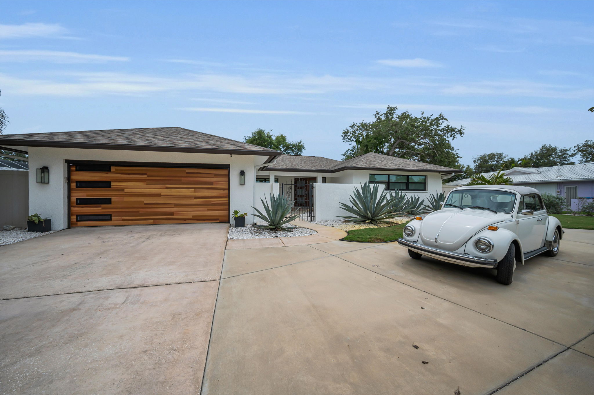Front Exterior8