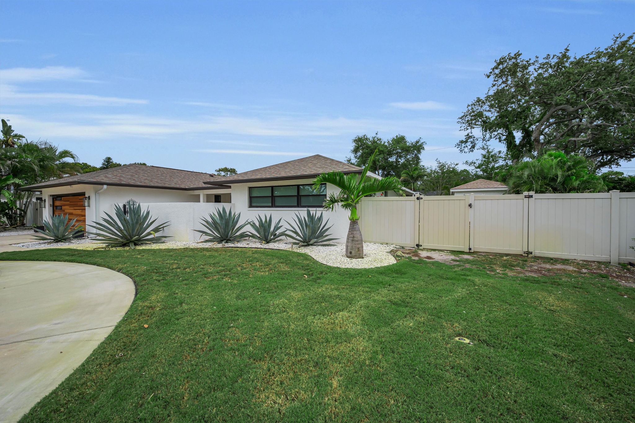 Front Exterior9