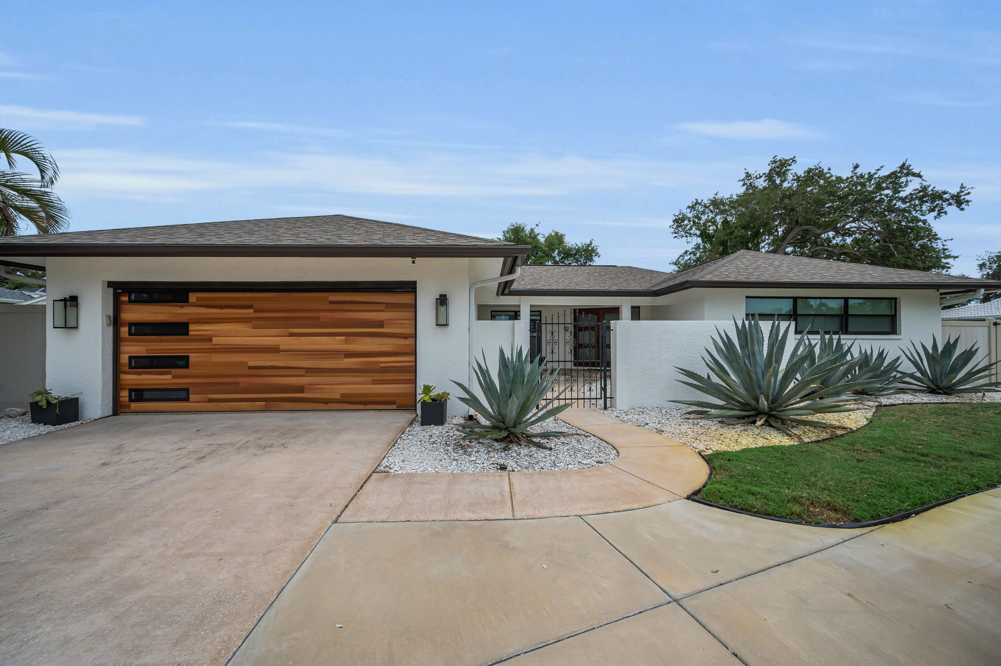 Front Exterior10