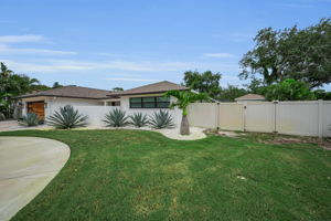 Front Exterior9
