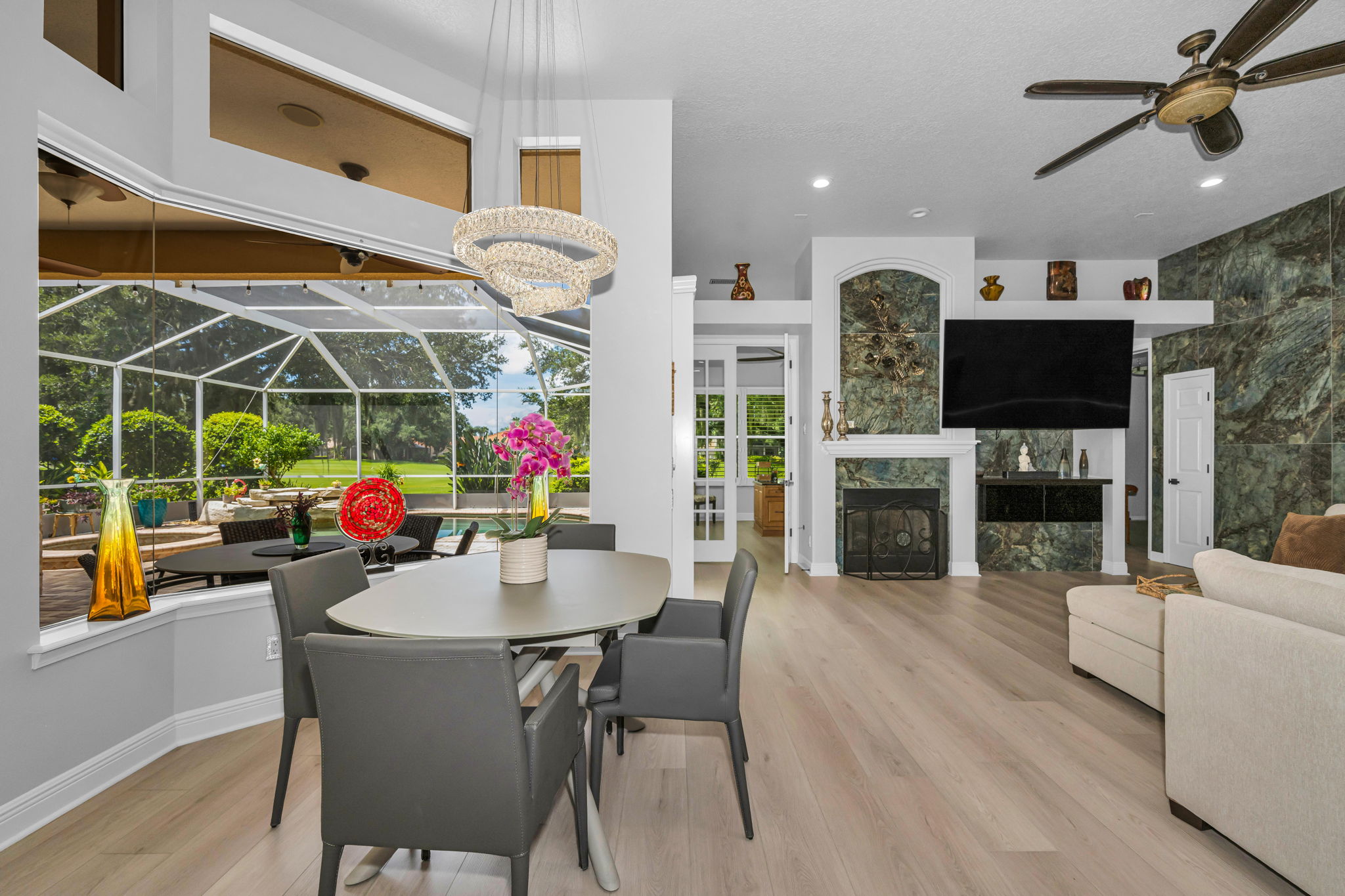 Kitchen Eat-In 1