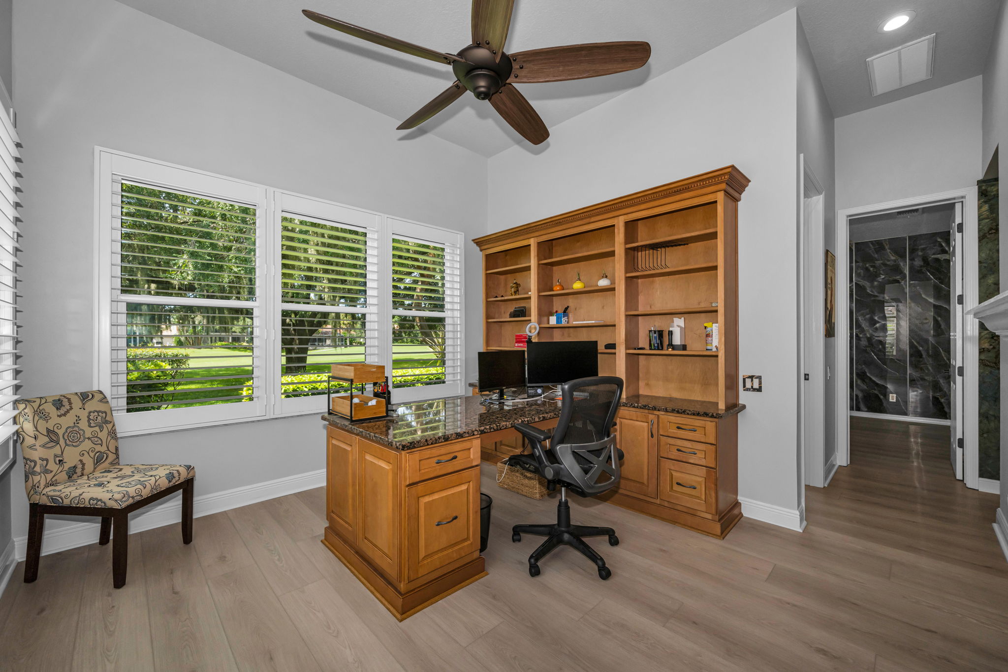 Office 1b