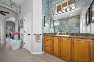 Primary Bathroom 1e