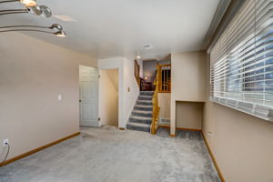  E Temple Pl -026