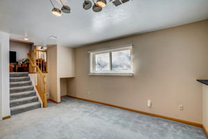  E Temple Pl -025
