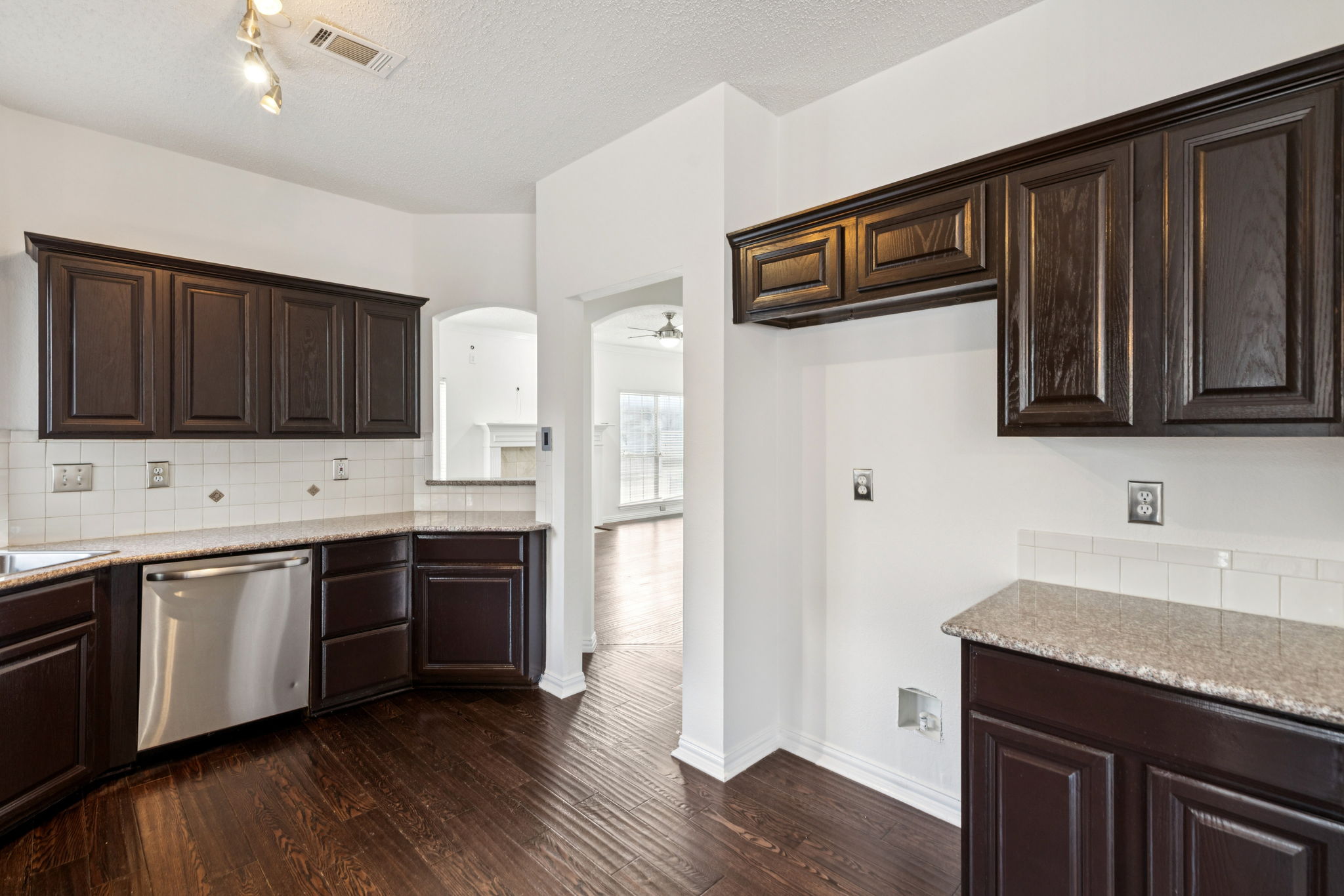 14596Whitman_008