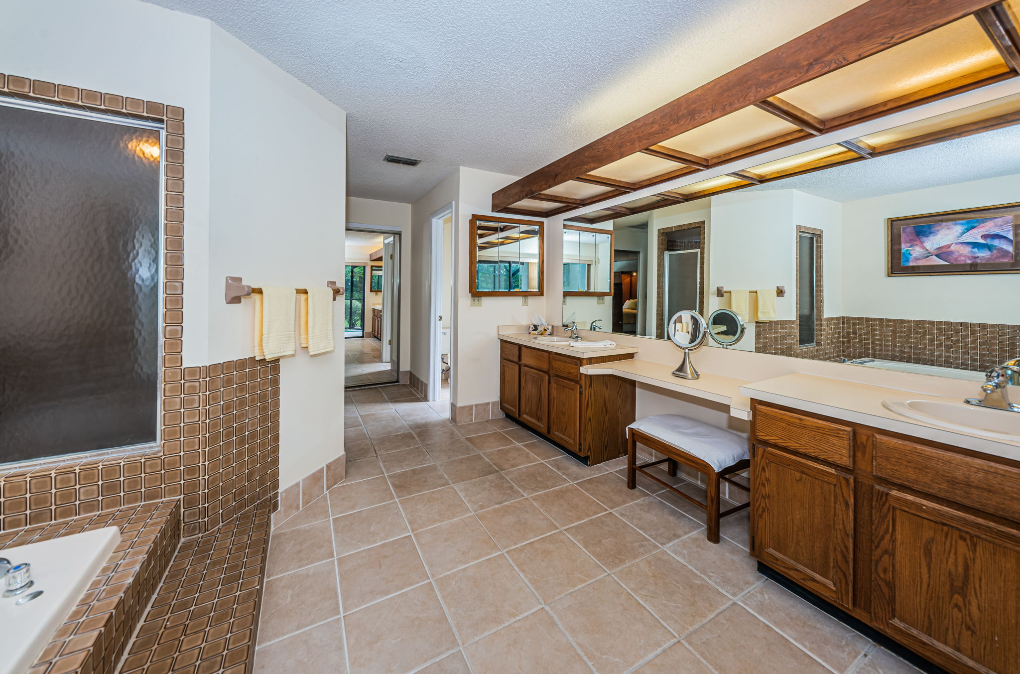 Master Bathroom1d