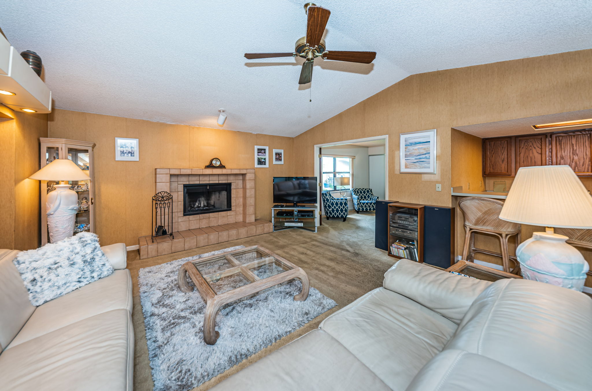 Family Room2-2