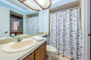 Jack n Jill Bathroom2a