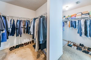 Master Bedroom Walk-in Closet1b