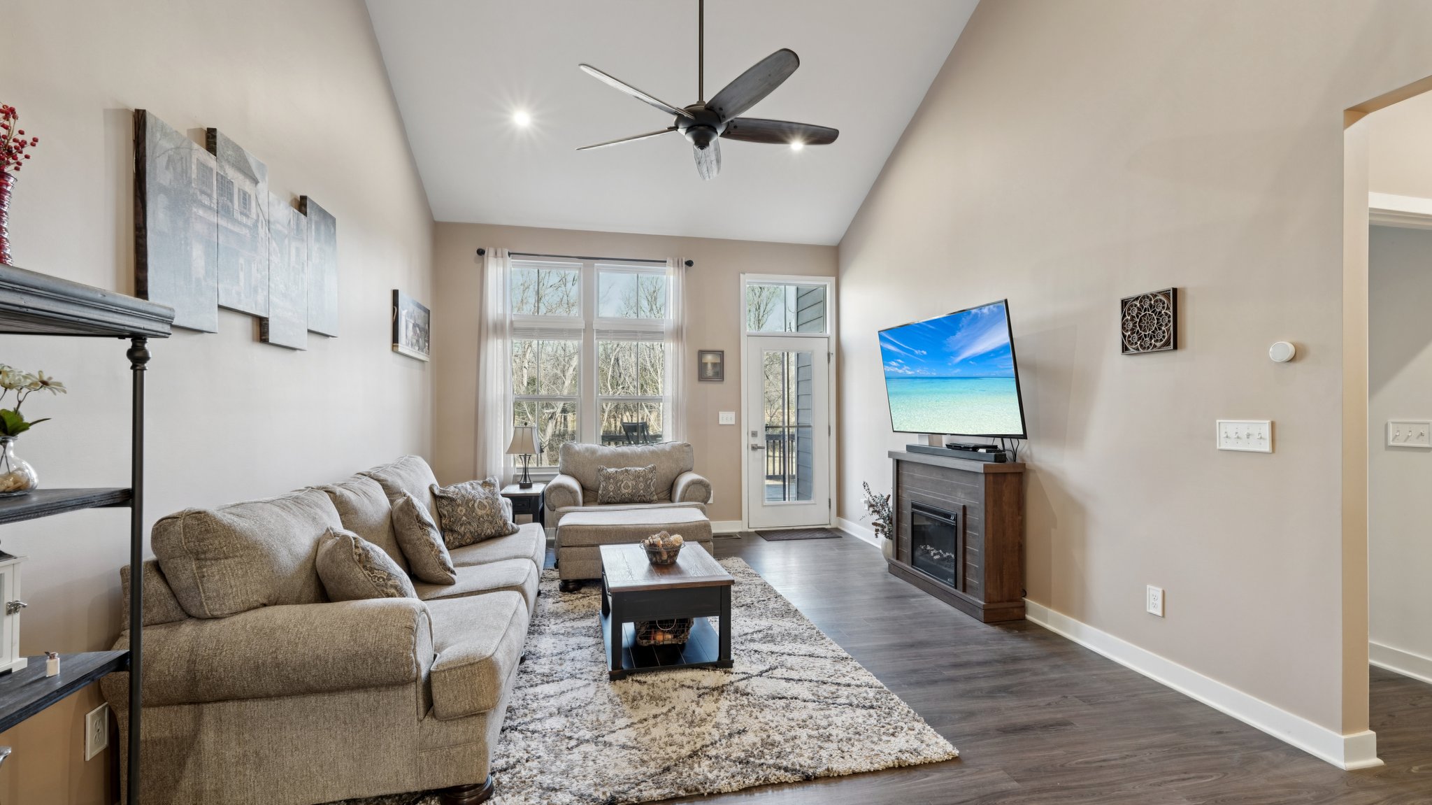 Beacon Dr unit c-S2312-006.jpg