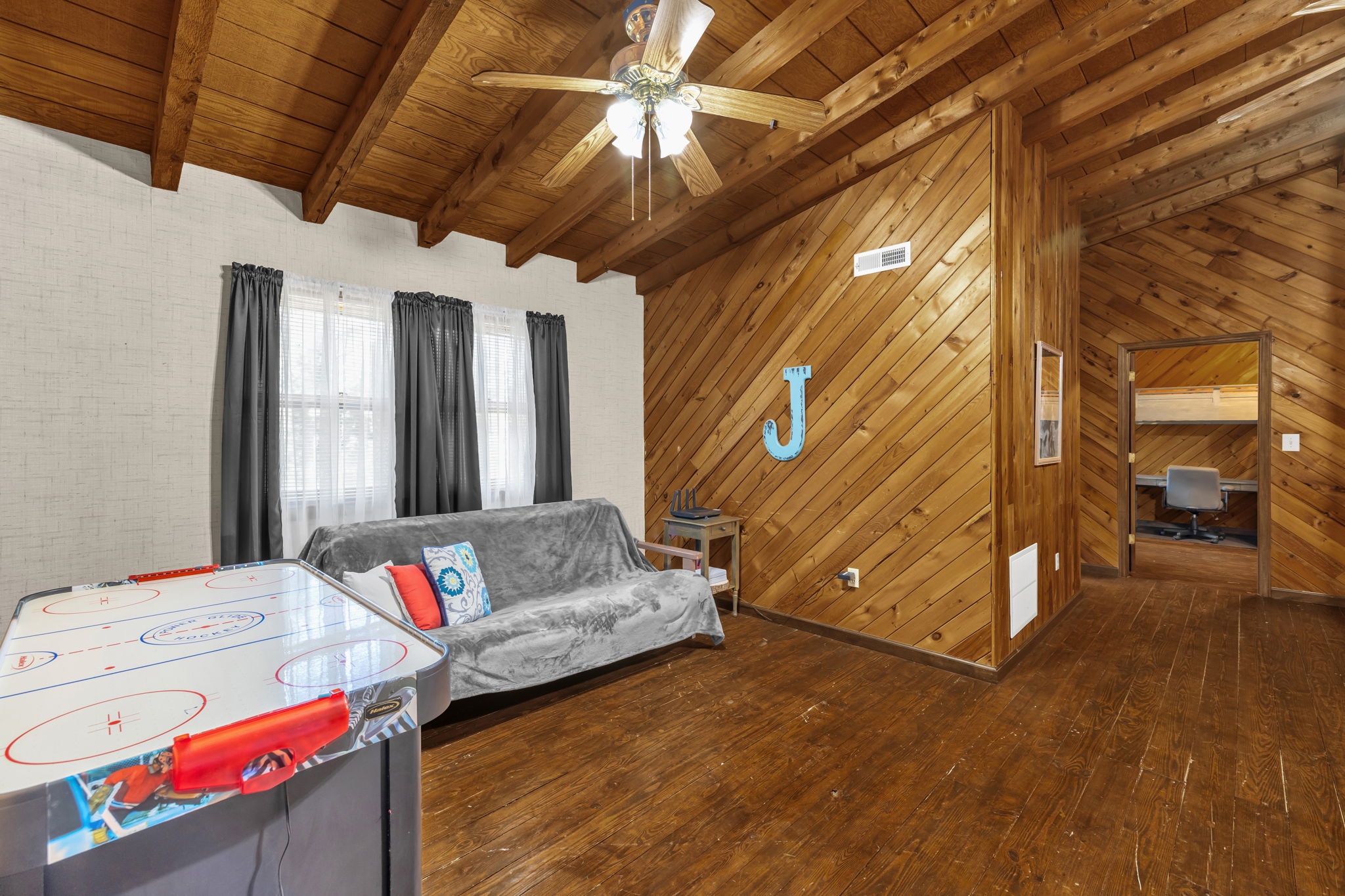 146 brookdale Dr-23