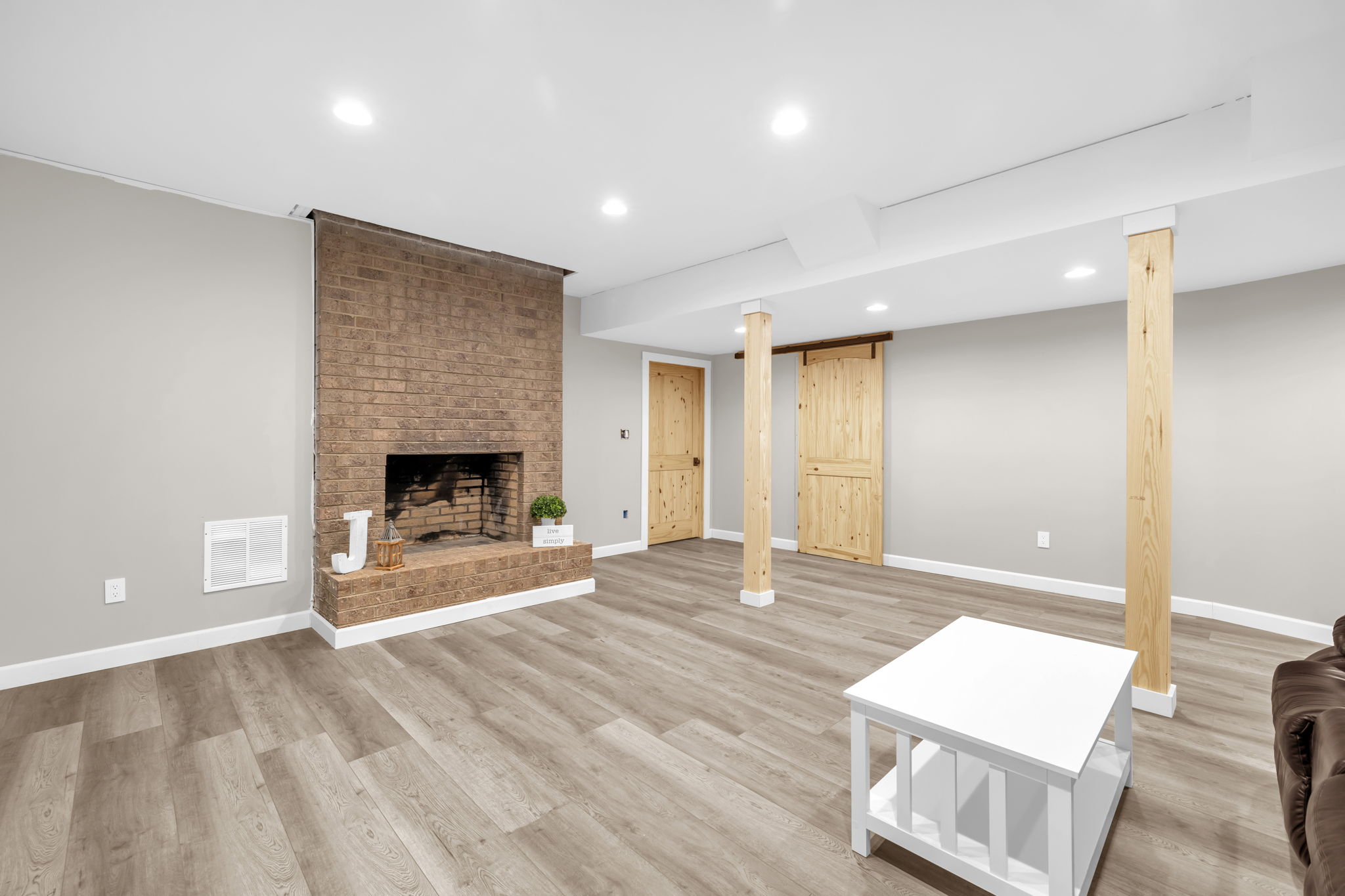 146 brookdale Dr-32