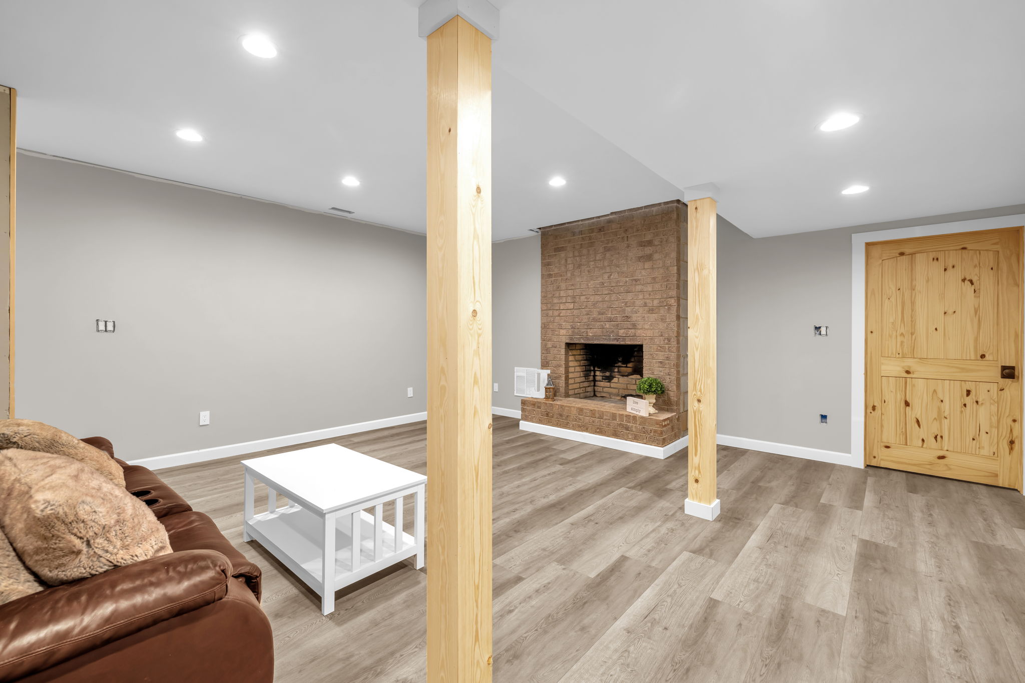 146 brookdale Dr-34