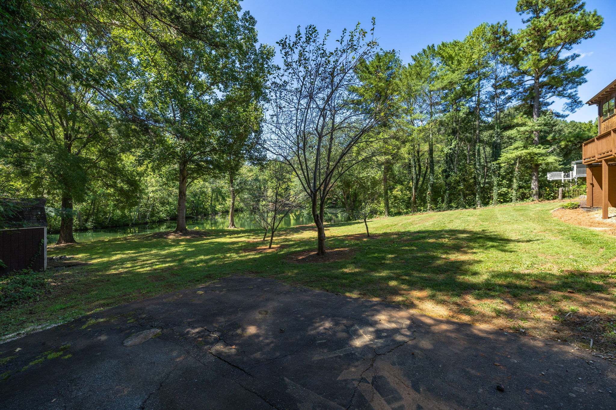 146 brookdale Dr-43