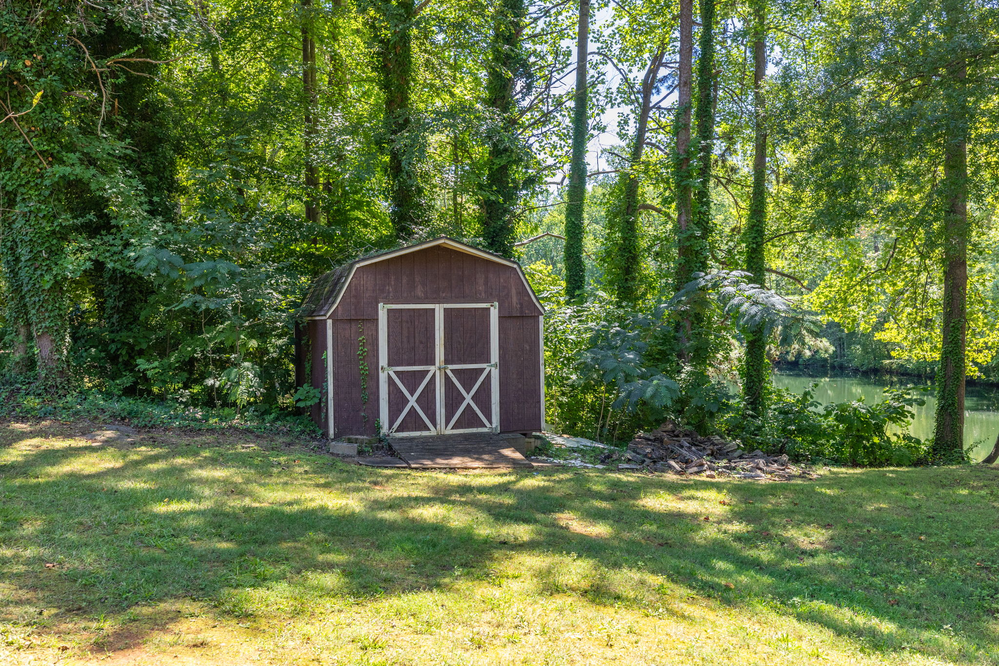 146 brookdale Dr-48