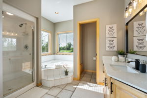 146 Burns Rd - Interior-18