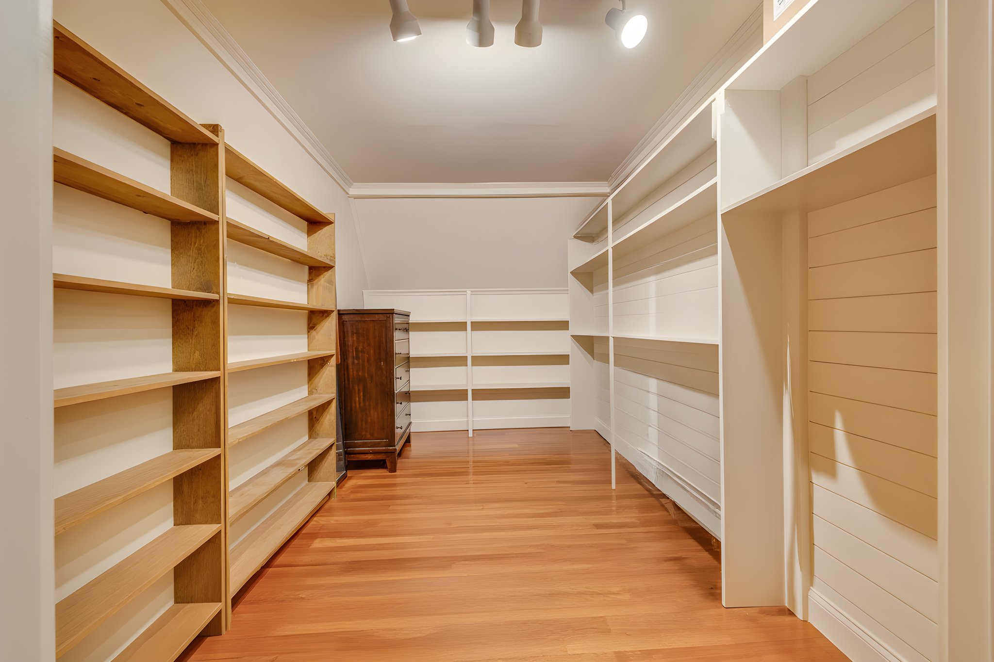 045 furniture removed.jpeg