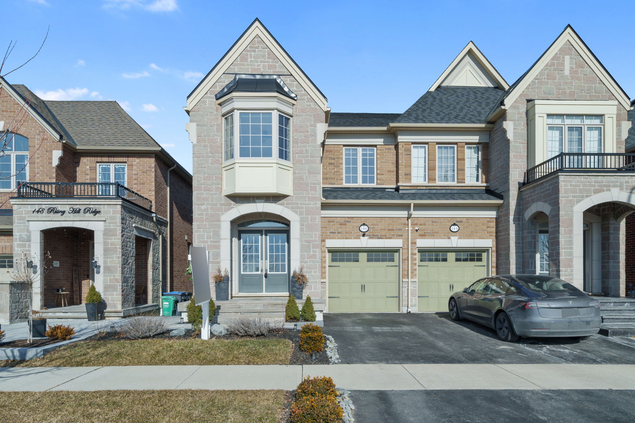 146 Rising Hill Ridge Brampton, ON L6Y 6B1