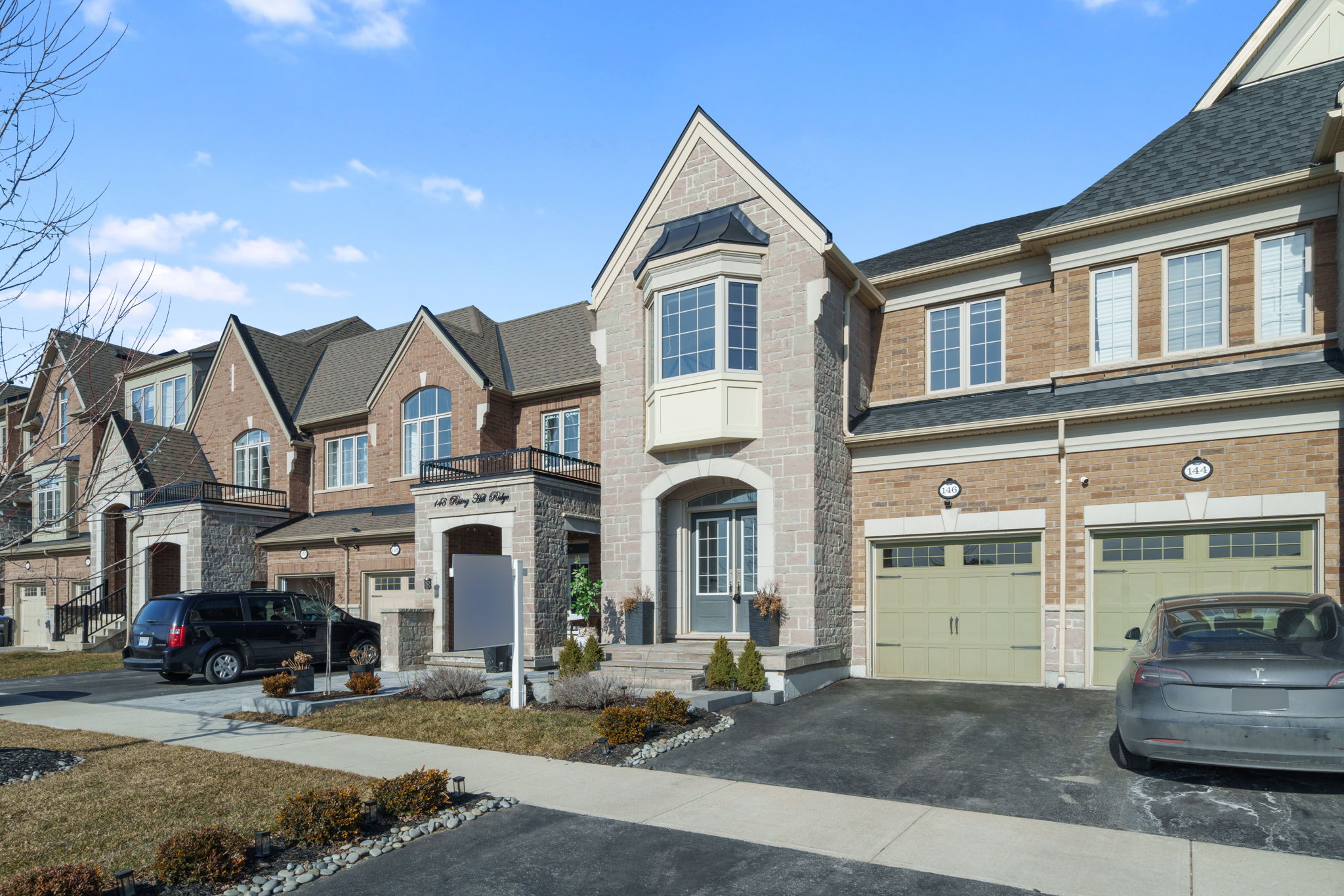 146 Rising Hill Ridge Brampton, ON L6Y 6B1