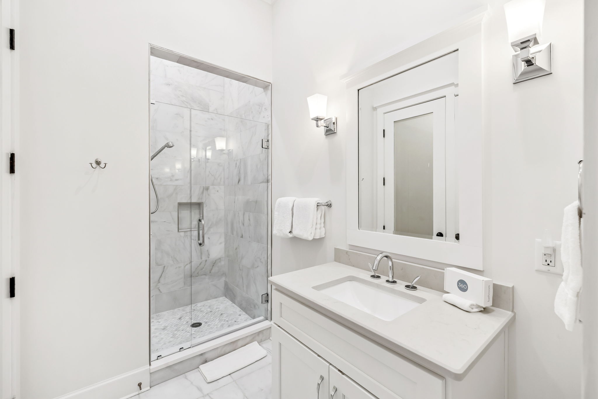 Array_146SilverLaurelWay-30