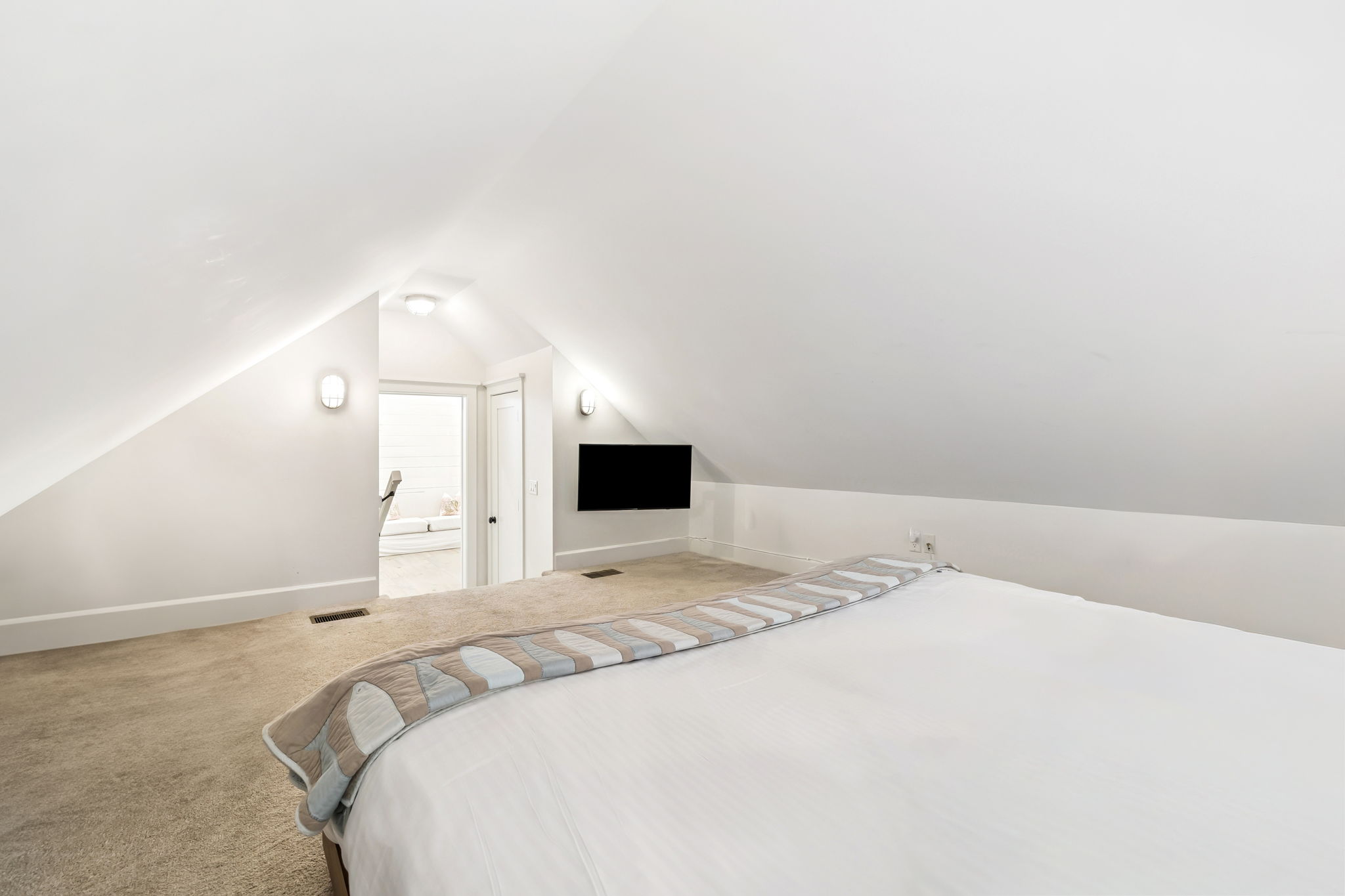 Array_146SilverLaurelWay-57