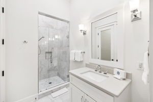 Array_146SilverLaurelWay-30