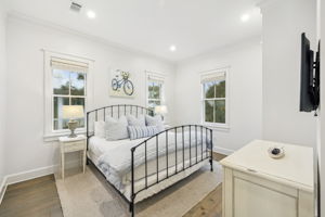 Array_146SilverLaurelWay-36