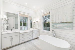 Array_146SilverLaurelWay-49