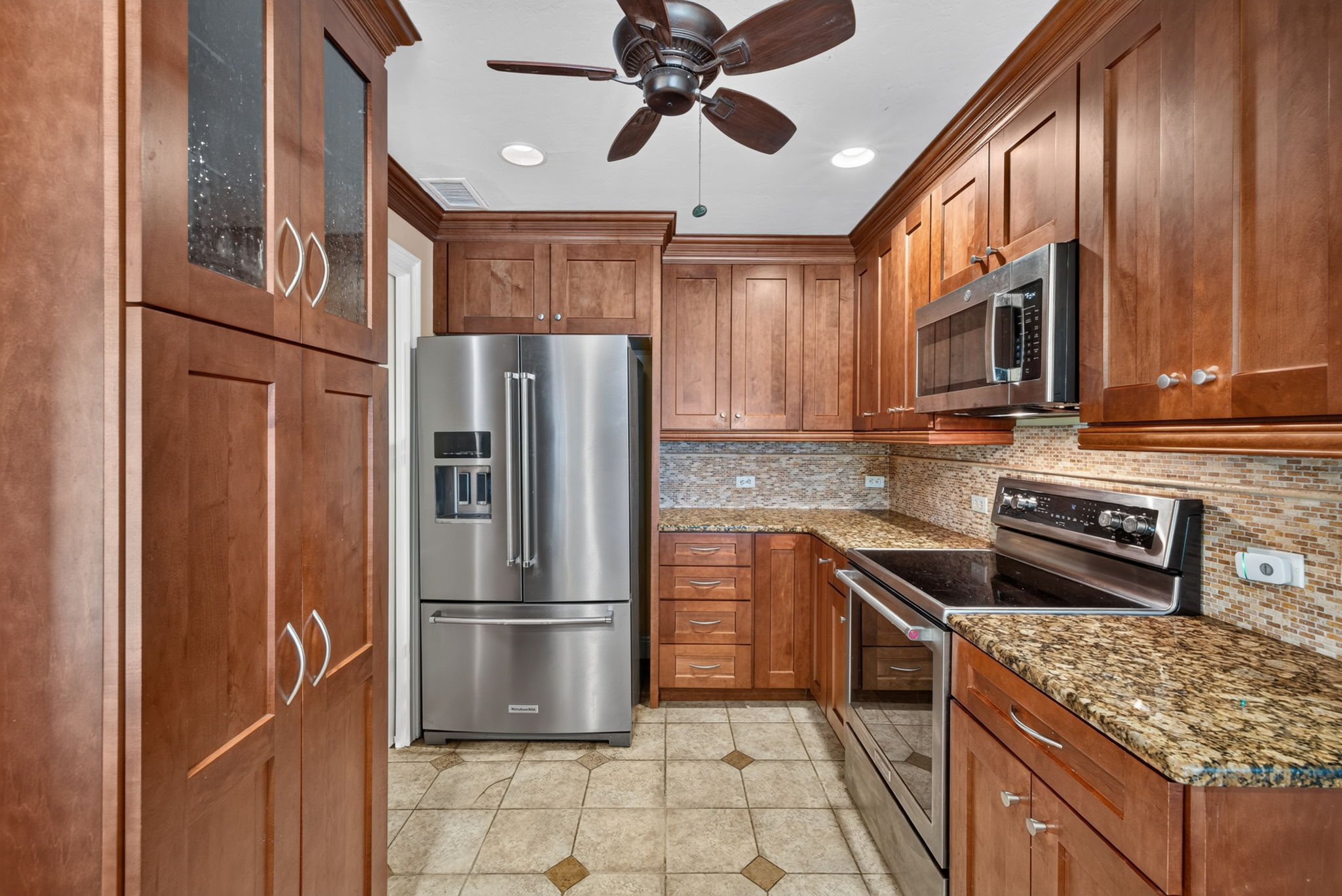 Kitchen 2 of 4