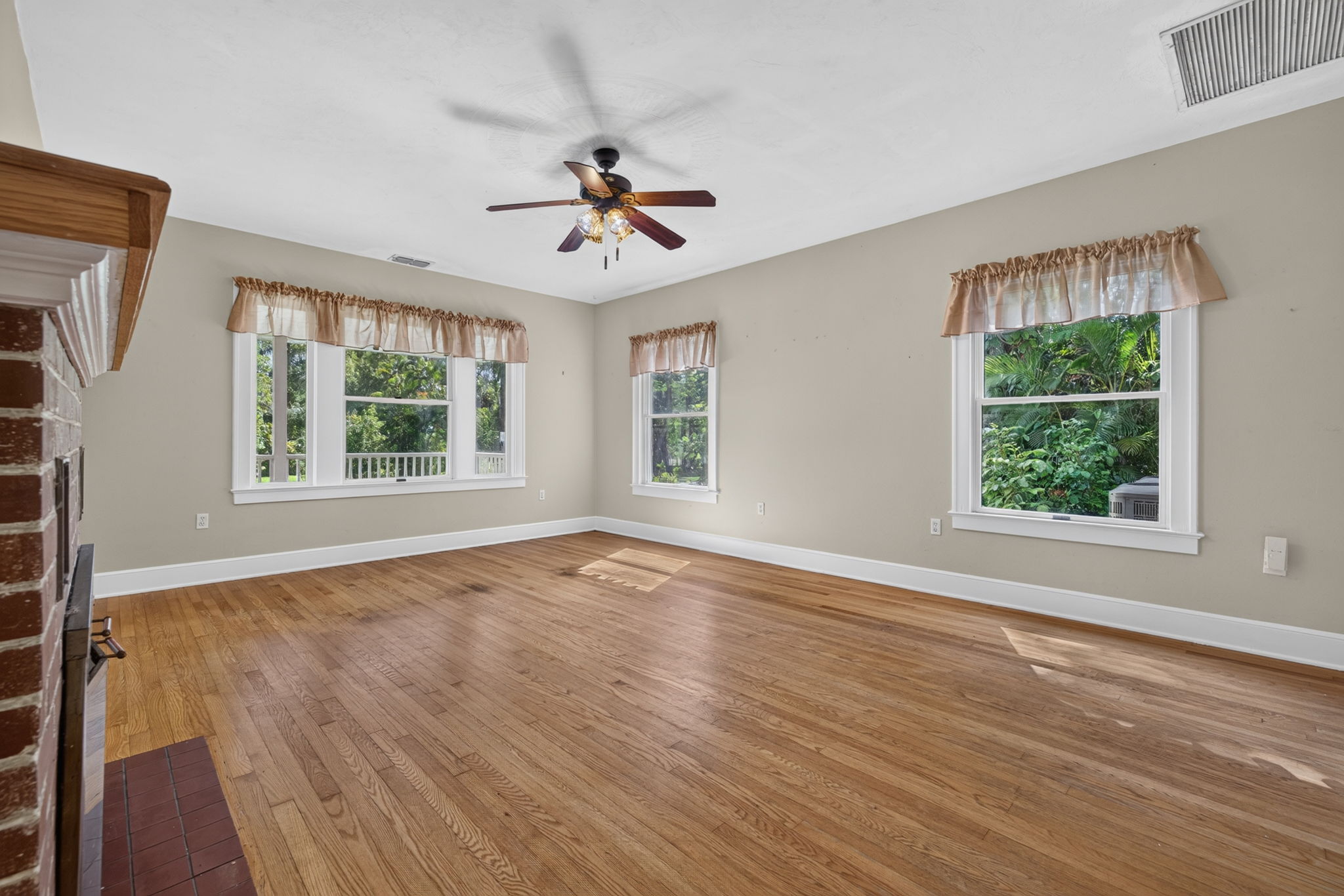 Living Room 2 of 4
