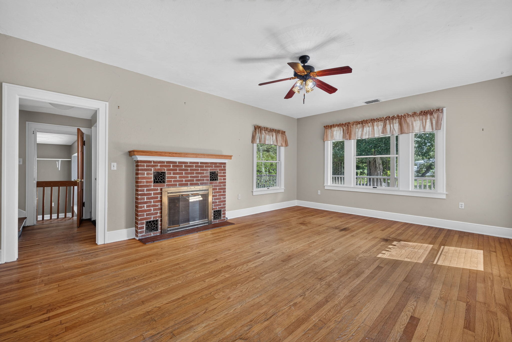Living Room 4 of 4