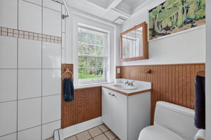 Guest Bathroom 1