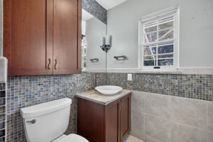 Guest Bathroom 3