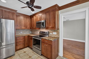 Kitchen 3 of 4