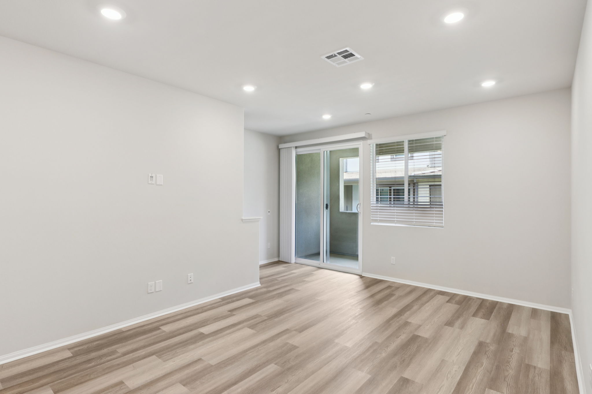 So Cal - Stratus - 1460 Stratus Dr Pomona CA 91768 - 009