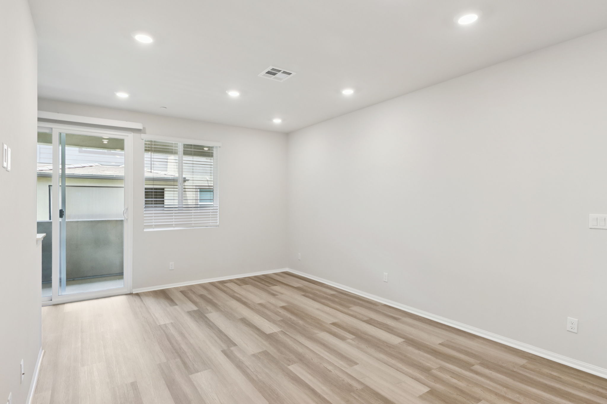 So Cal - Stratus - 1460 Stratus Dr Pomona CA 91768 - 010