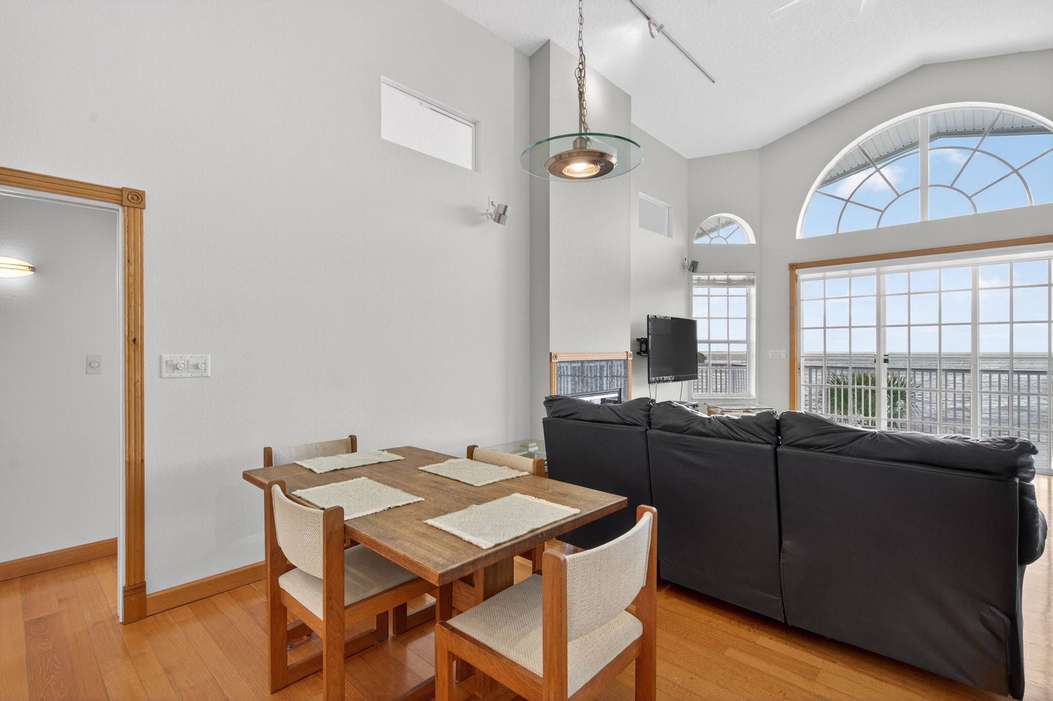 Interiors (36)