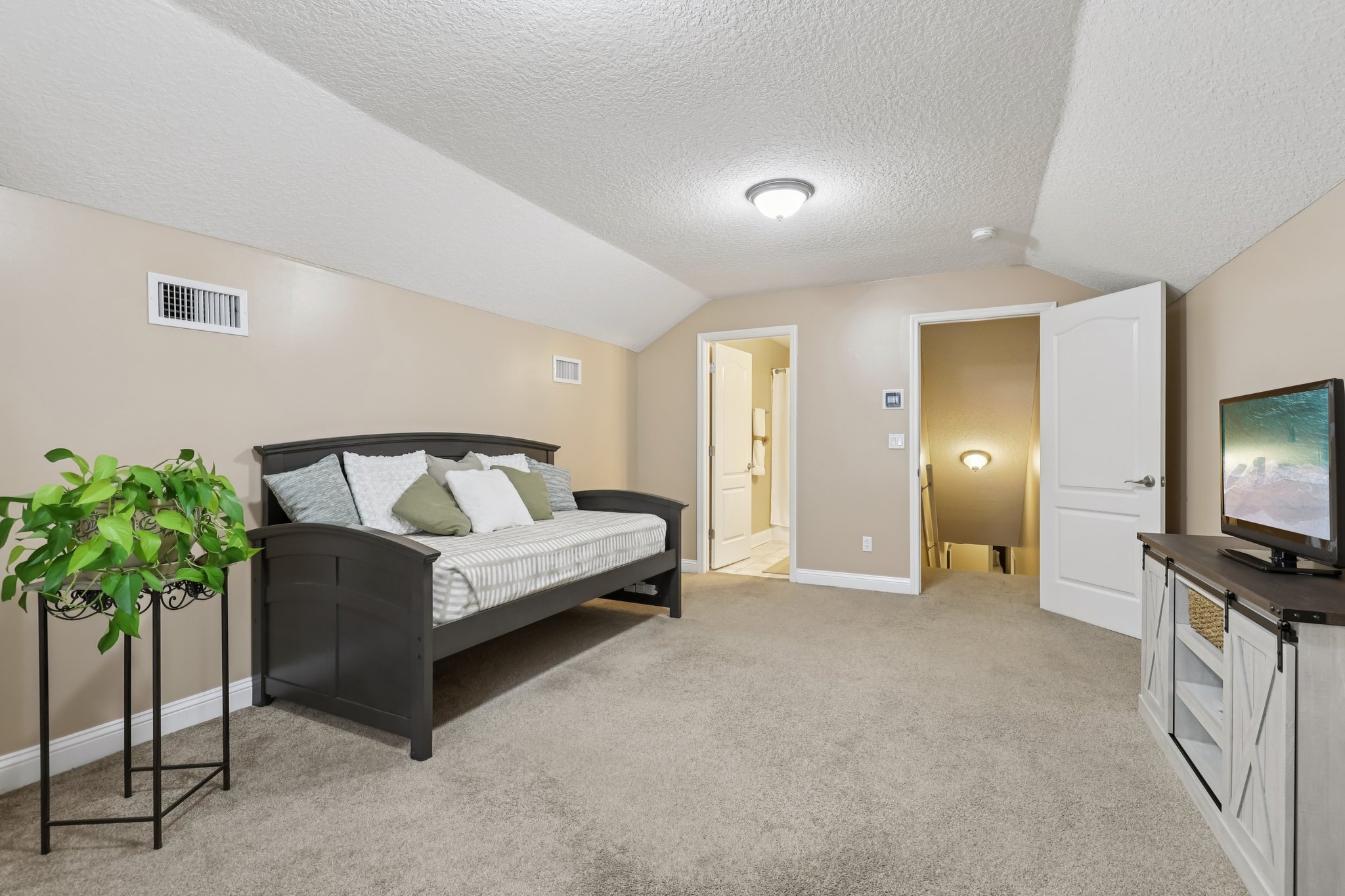 Zachary Dr-S2910-036.jpg