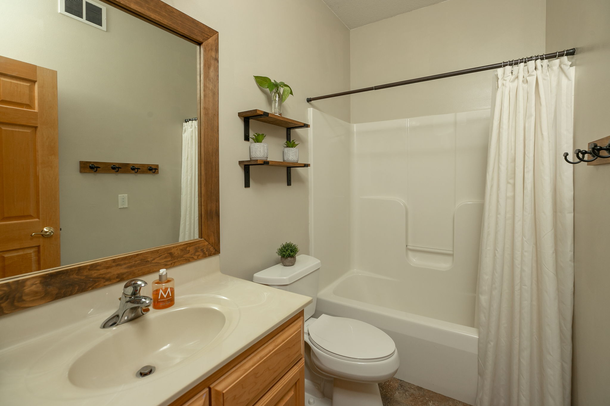 25-Bathroom