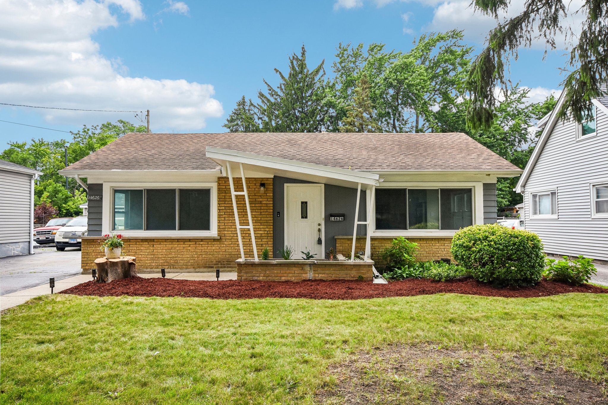 Abbottsford Rd-S1007-002.jpg