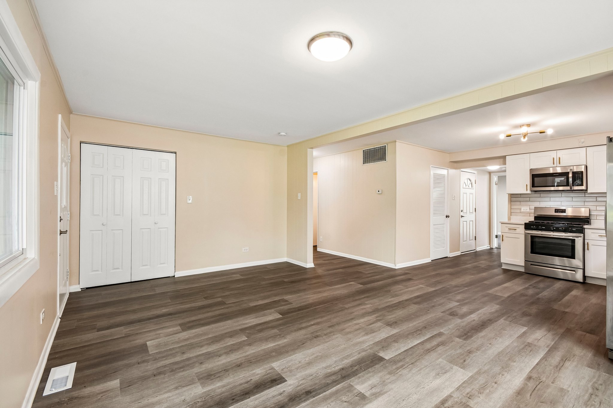 Abbottsford Rd-S1007-006.jpg